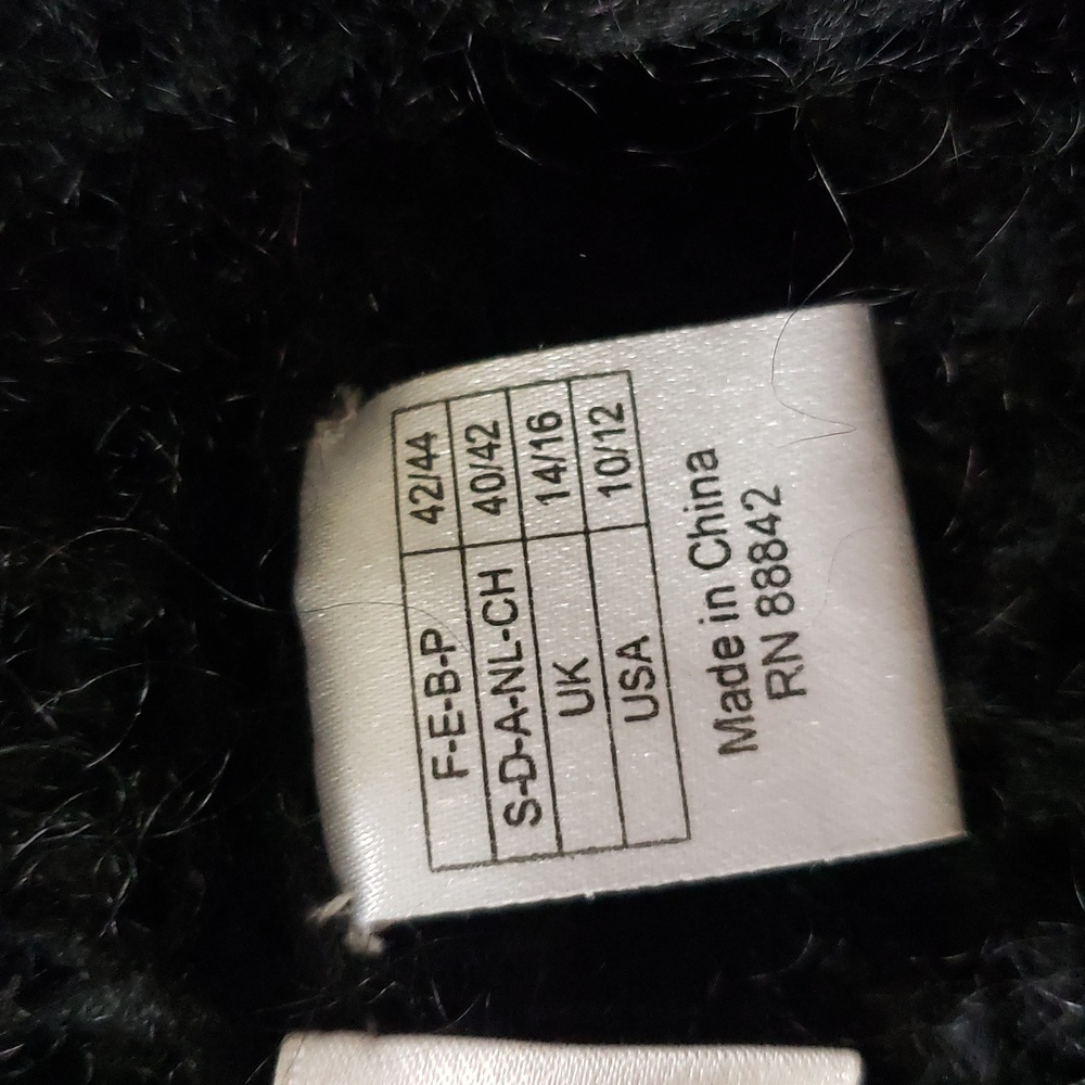 Rene Derby collection sweater - Picture 6 of 13